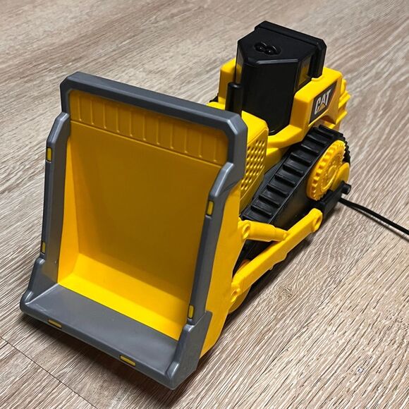 (3) Lot of 3 Caterpillar CAT Trucks - Picture 3 of 13